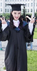 李小璐微博晒各种风格时尚着装动人写真图片
