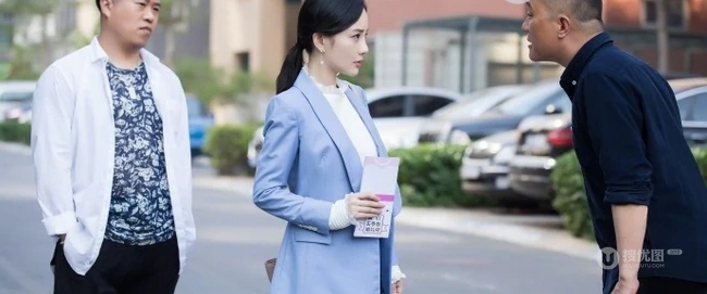 李小璐微博晒各种风格时尚着装动人写真图片
