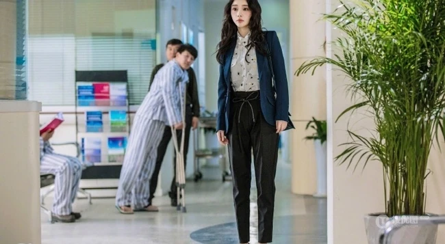 李小璐微博晒各种风格时尚着装动人写真图片