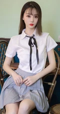 精选俊俏好看的白皙气质女生徐肉肉裙子类写真图集