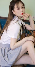 精选俊俏好看的白皙气质女生徐肉肉裙子类写真图集