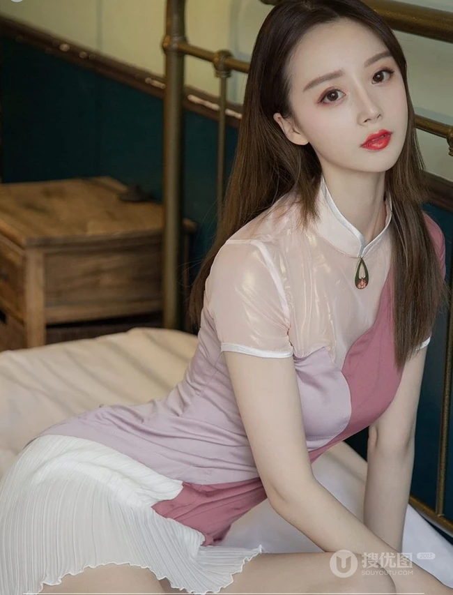 精选俊俏好看的白皙气质女生徐肉肉裙子类写真图集