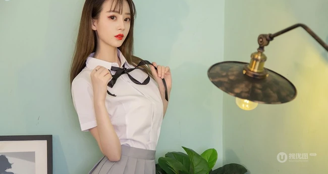 精选俊俏好看的白皙气质女生徐肉肉裙子类写真图集