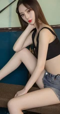 高挑骨感白皙女生徐肉肉牛仔短裤搭背心写真图集