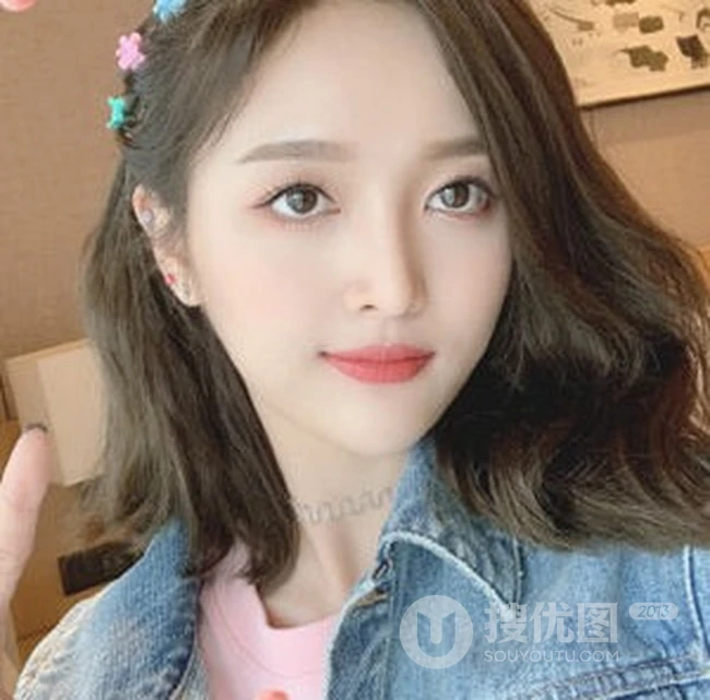 吴宣仪微博发自拍美图，微卷中短发型时尚靓丽