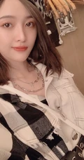 吴宣仪微博发自拍美图，微卷中短发型时尚靓丽
