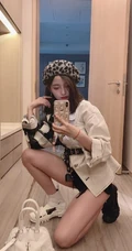 吴宣仪微博发自拍美图，微卷中短发型时尚靓丽