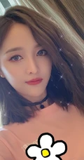 吴宣仪微博发自拍美图，微卷中短发型时尚靓丽