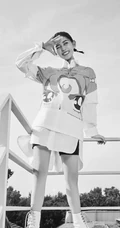 少女蒋依依时尚青春户外写真大片图集