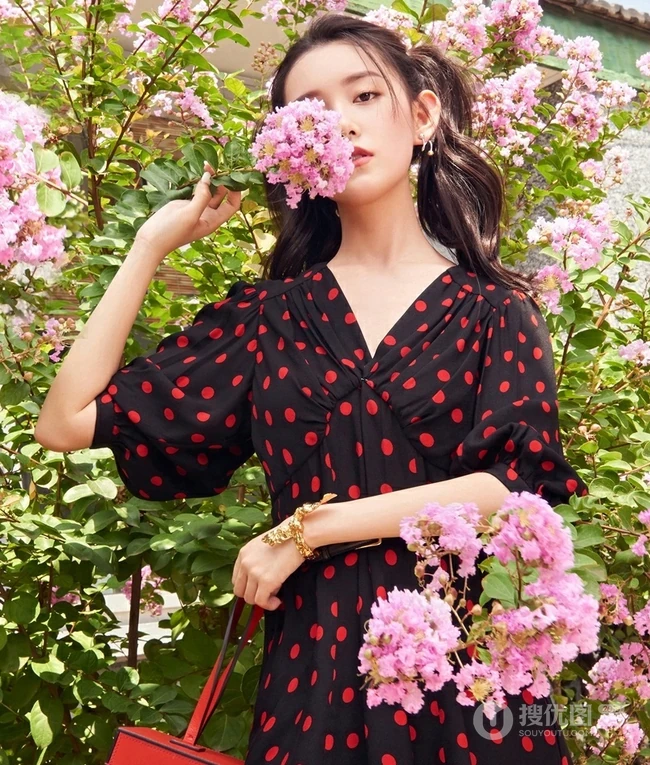 少女蒋依依时尚青春户外写真大片图集