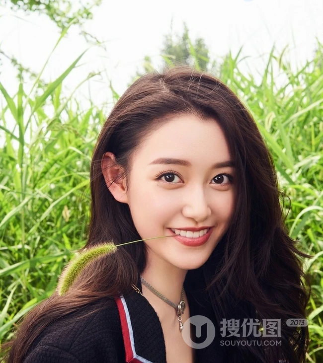 少女蒋依依时尚青春户外写真大片图集