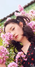 少女蒋依依时尚青春户外写真大片图集