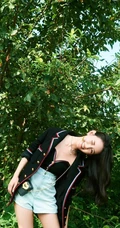 少女蒋依依时尚青春户外写真大片图集