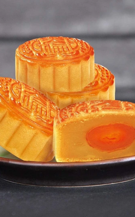 广式月饼图片-蛋黄馅广式月饼图片-美食中秋之广式月饼