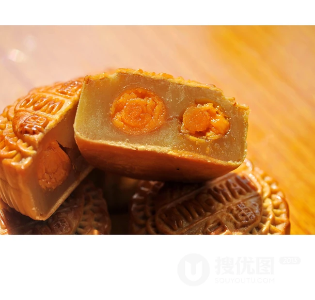 广式月饼图片-蛋黄馅广式月饼图片-美食中秋之广式月饼 第4张