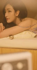 白皙好看的美背女生沈梦瑶肩带连衣裙系列唯美写真