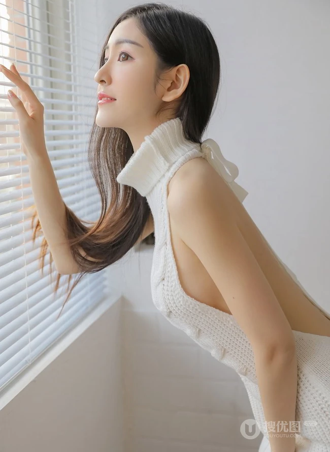 白皙好看的美背女生沈梦瑶肩带连衣裙系列唯美写真