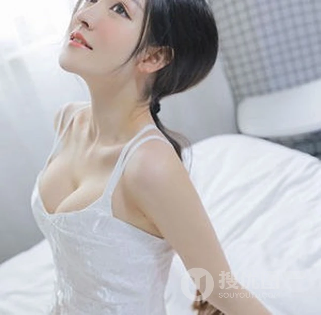 白皙好看的美背女生沈梦瑶肩带连衣裙系列唯美写真