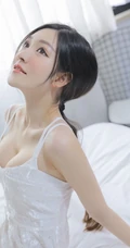 白皙好看的美背女生沈梦瑶肩带连衣裙系列唯美写真