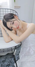白皙好看的美背女生沈梦瑶肩带连衣裙系列唯美写真