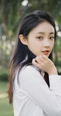 吴佳怡清新白衫短裙学生制服装户外草地写真图片