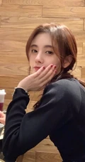 鞠婧祎微博晒生活，工作中各种好看的美美照片