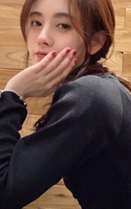 鞠婧祎微博晒生活，工作中各种好看的美美照片