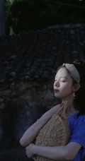 陈瑶小山村旅拍写真，蓝色碎花连衣裙清新唯美