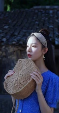 陈瑶小山村旅拍写真，蓝色碎花连衣裙清新唯美