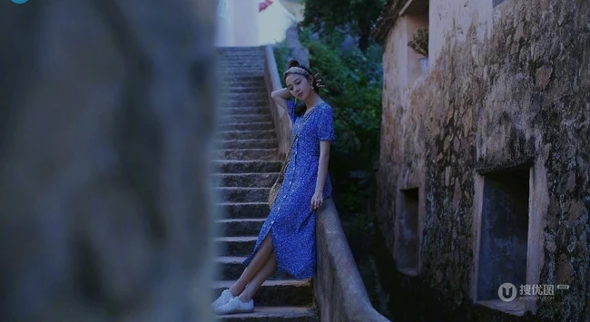 陈瑶小山村旅拍写真，蓝色碎花连衣裙清新唯美