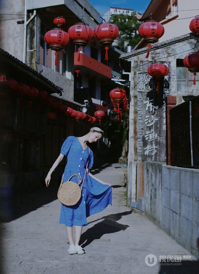陈瑶小山村旅拍写真，蓝色碎花连衣裙清新唯美