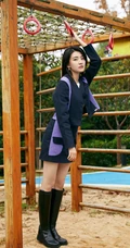 梁洁黑衣短裙户外游乐园写真图片，画面清新，少女心十足