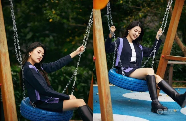 梁洁黑衣短裙户外游乐园写真图片，画面清新，少女心十足