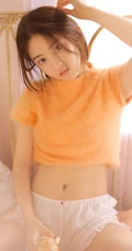 短裤少女居家室内吃橘子唯美慵懒写真美图