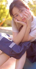 清纯制服短裙女生学生户外美拍，生活照写真图集