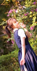 清纯制服短裙女生学生户外美拍，生活照写真图集