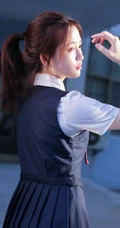 清纯制服短裙女生学生户外美拍，生活照写真图集