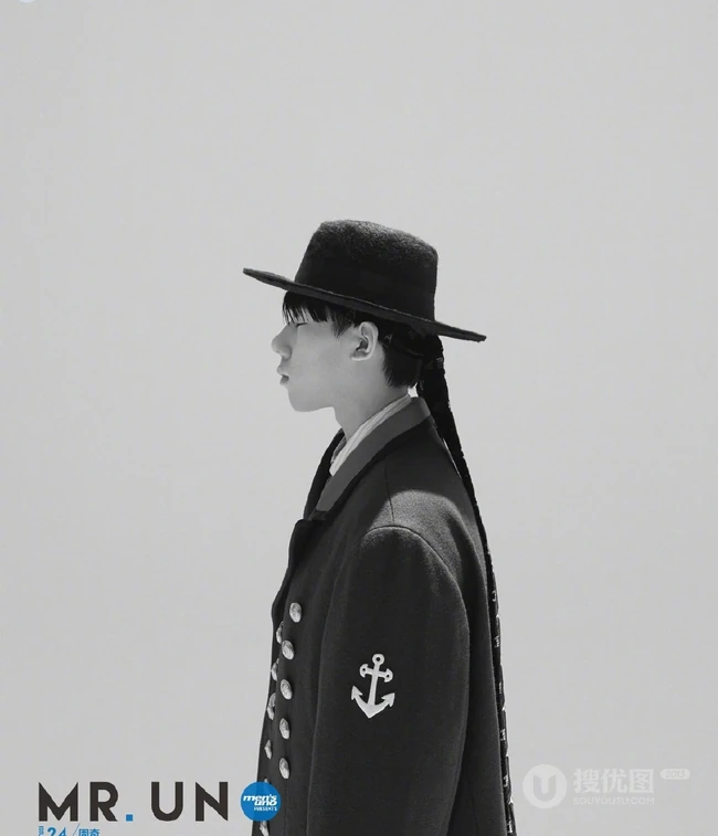 周奇个性十足黑白写真大片，初次尝试各类非主流服饰