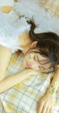 脸上贴花的气质蕾丝文胸女生精选室内写真图片