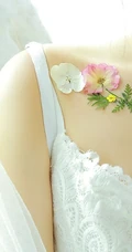脸上贴花的气质蕾丝文胸女生精选室内写真图片