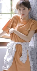 只想静静的发个呆，娇小少女一个人的闲暇时光