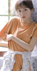 只想静静的发个呆，娇小少女一个人的闲暇时光
