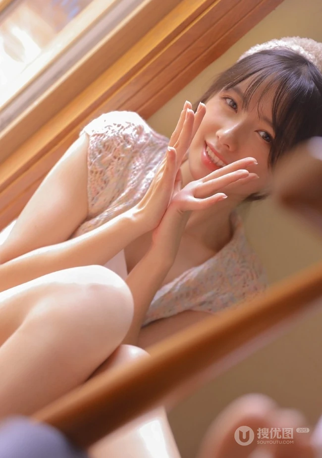童年阳光里那一束美丽的花，花季少女唯美可爱室内写真照