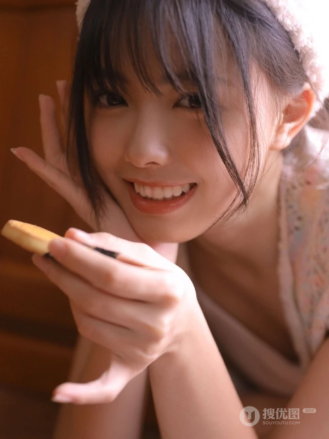 童年阳光里那一束美丽的花，花季少女唯美可爱室内写真照
