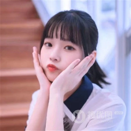 学生制服短裙可爱女孩户外街拍清新微信真人头像