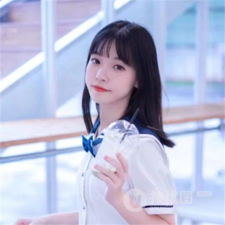 学生制服短裙可爱女孩户外街拍清新微信真人头像