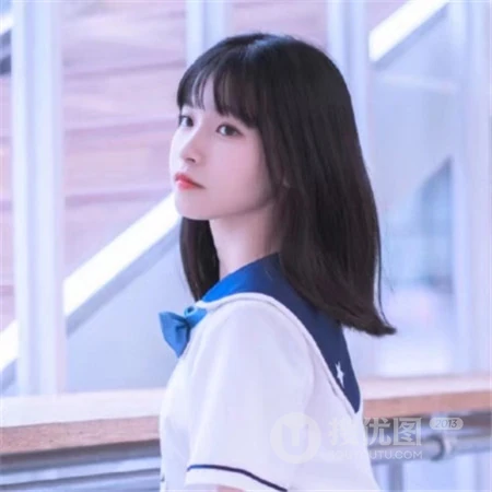 学生制服短裙可爱女孩户外街拍清新微信真人头像