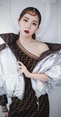 邓紫棋气质个性造型封面写真，多套服饰诠释不一样的邓紫棋
