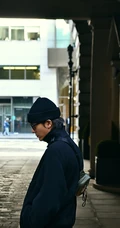 陈坤一身黑色酷装街头闲逛写真图片