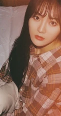 SNH48成员莫寒复古风写真美图，肩带连衣花裙年代感十足